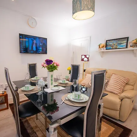 Modern 4 Bed Gillingham House, City Centre Exterior photo