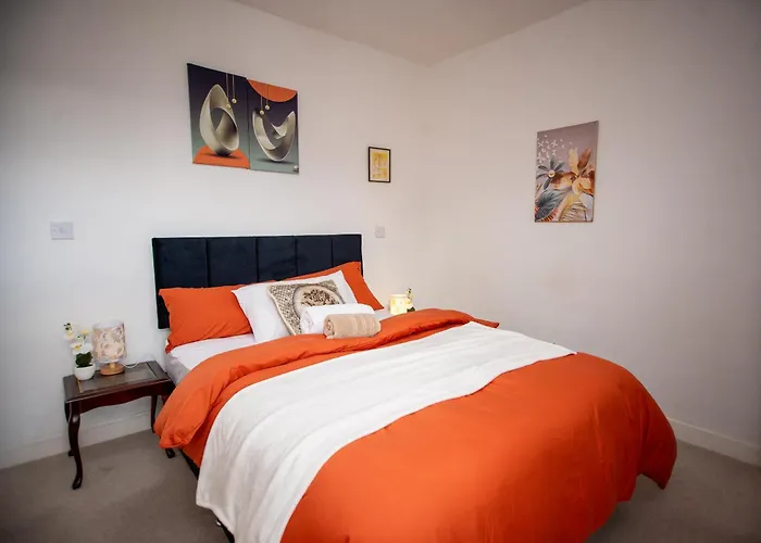 Modern 4 Bed Gillingham House, City Centre