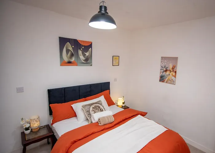 Modern 4 Bed Gillingham House, City Centre