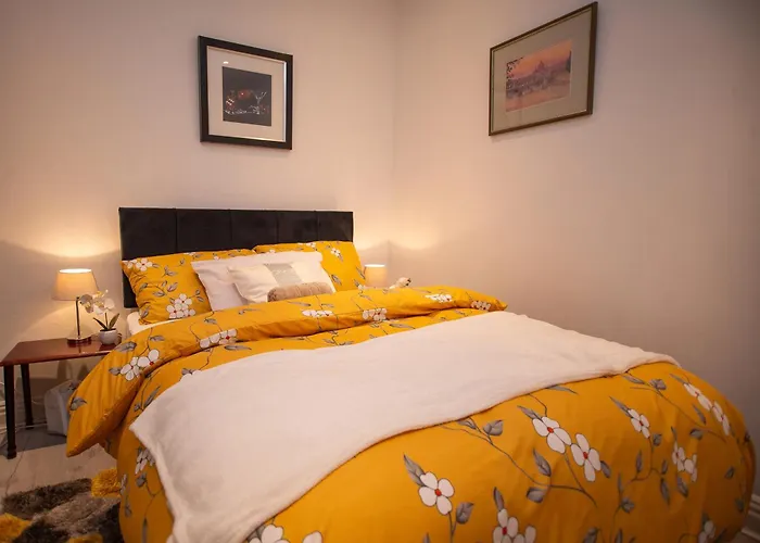 Modern 4 Bed Gillingham House, City Centre