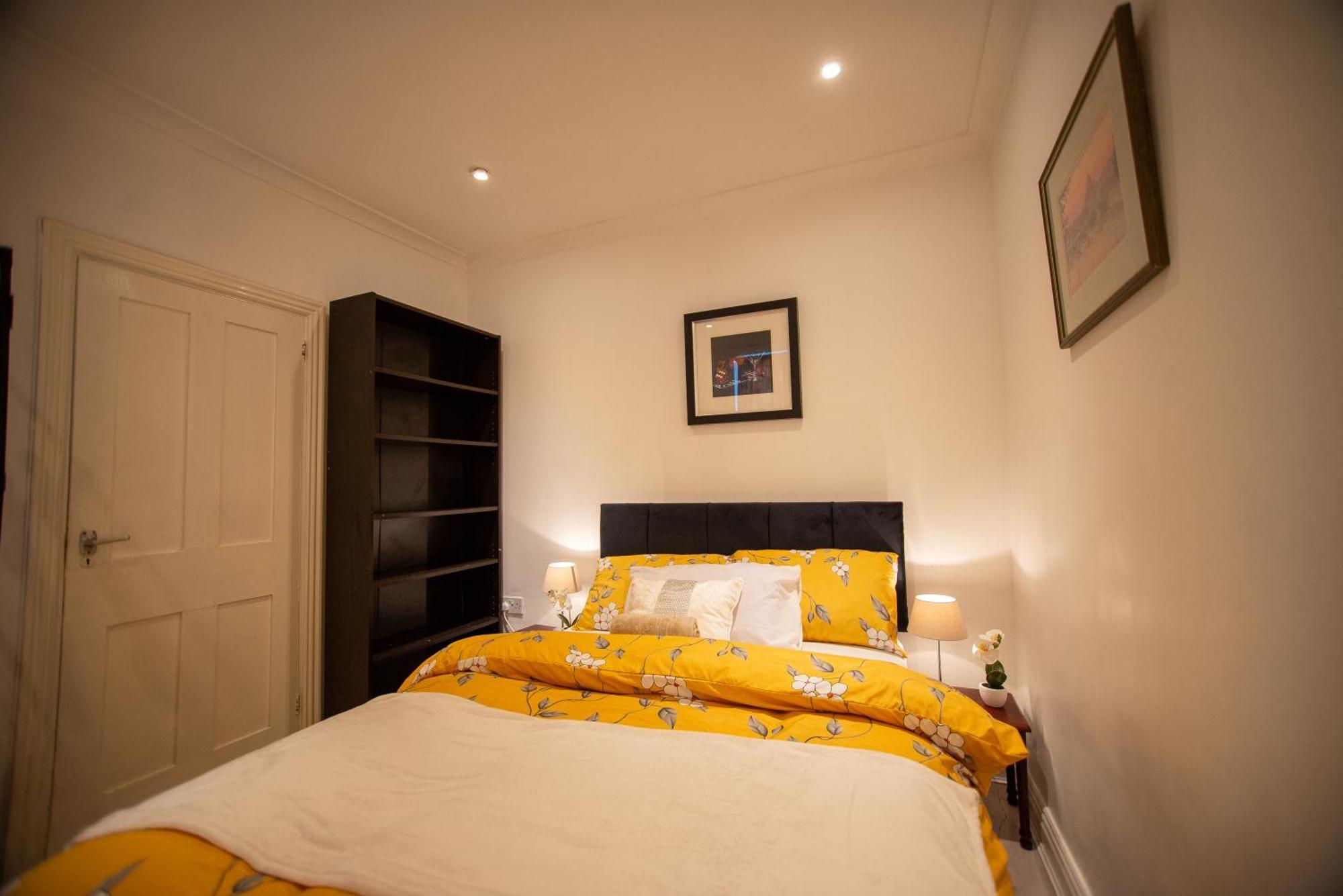 Modern 4 Bed Gillingham House, Centre Holiday home Gillingham (Kent)