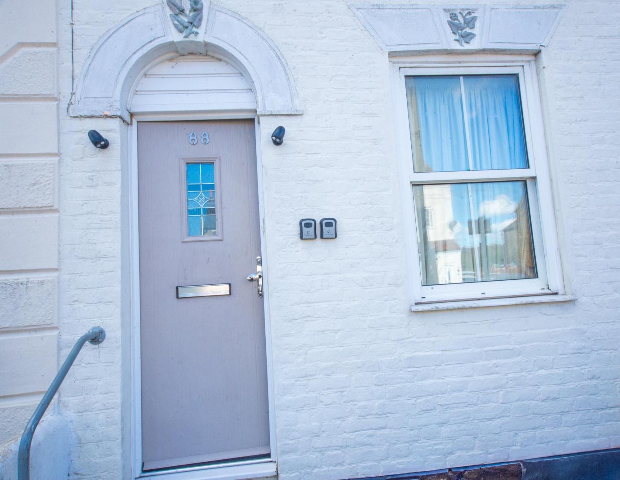 Holiday home Modern 4 Bed Gillingham House, Centre