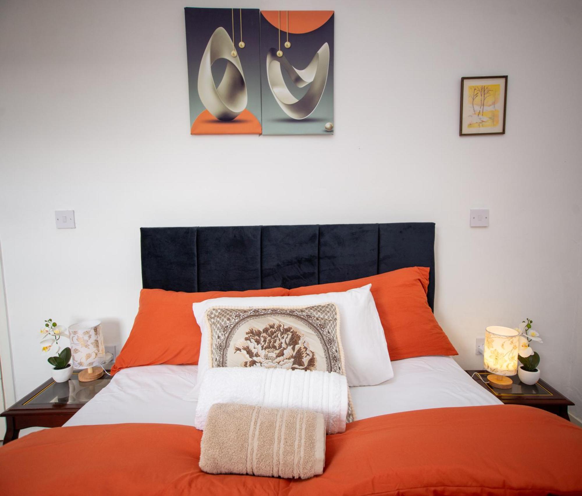 Holiday home Modern 4 Bed Gillingham House, Centre *