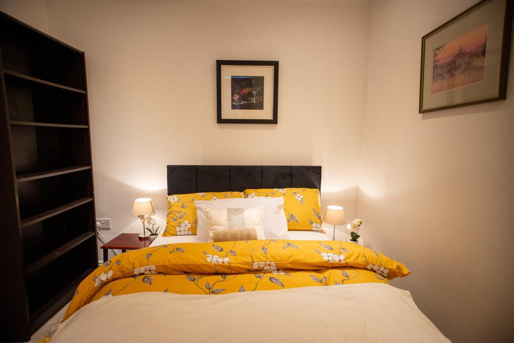Modern 4 Bed Gillingham House, Centre Holiday home Gillingham (Kent)