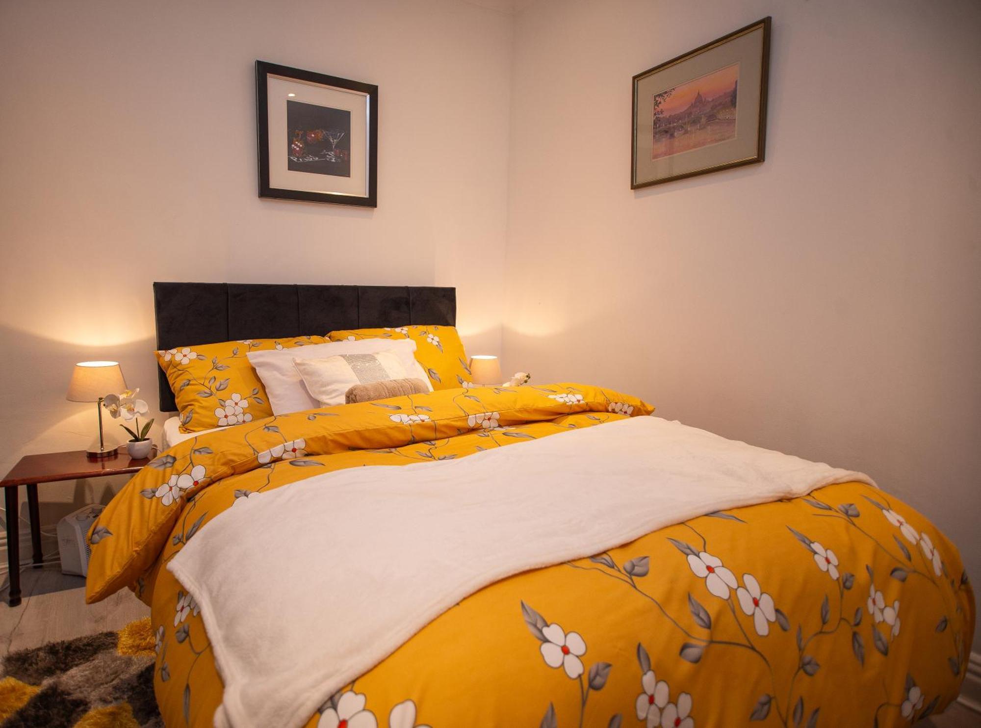 Modern 4 Bed Gillingham House, Centre