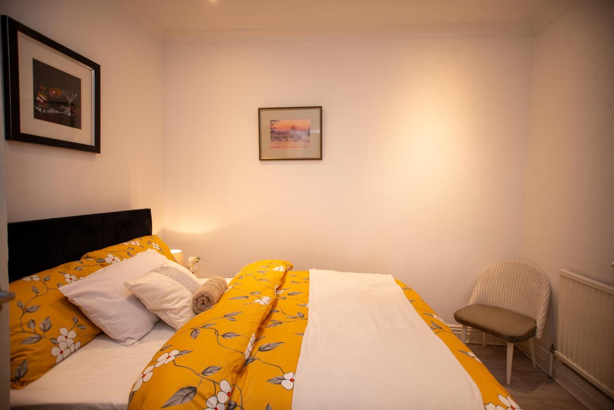 Holiday home Modern 4 Bed Gillingham House, Centre *