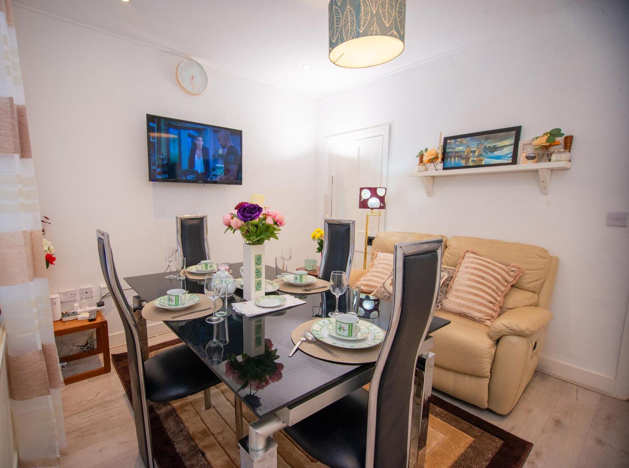 Modern 4 Bed Gillingham House, Centre Gillingham (Kent)