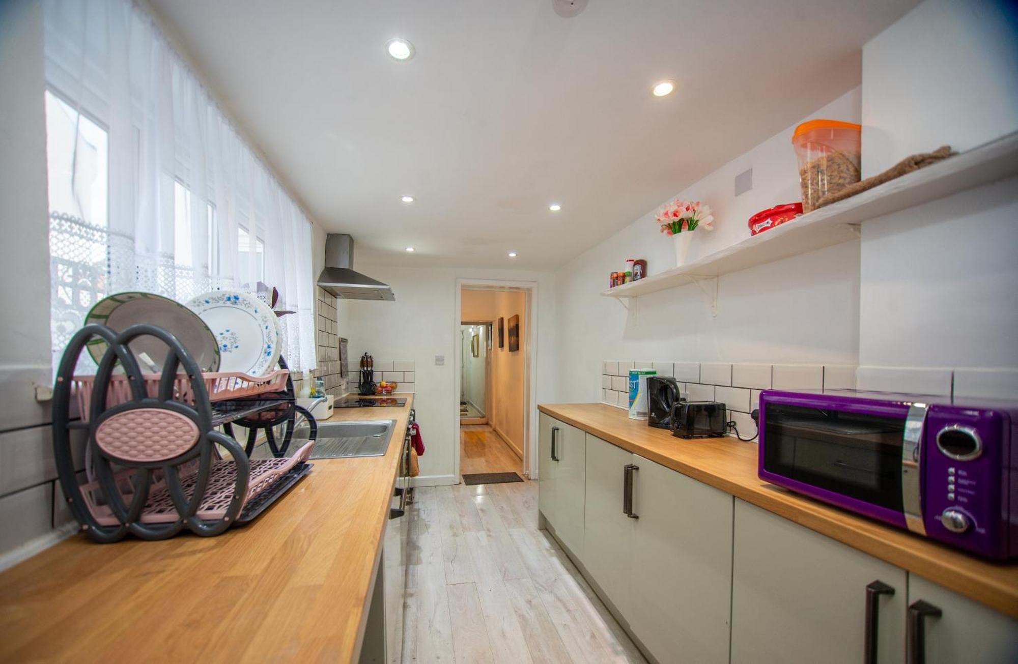 Modern 4 Bed Gillingham House, Centre Holiday home Gillingham (Kent)